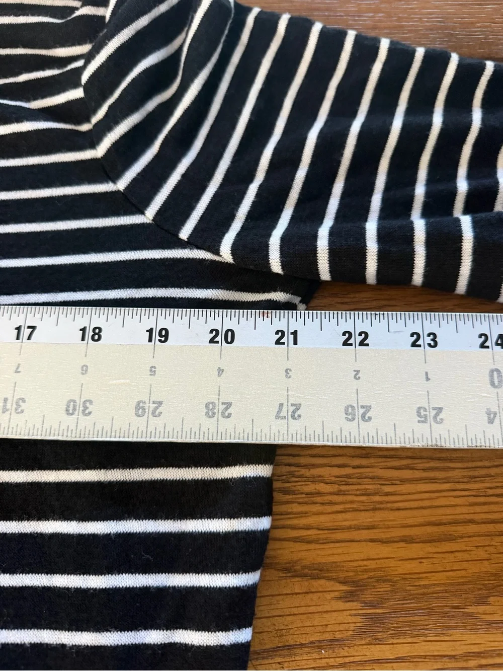 Chicos Womens 2 Large White Black Striped Long Sleeve Thin knit Sweater